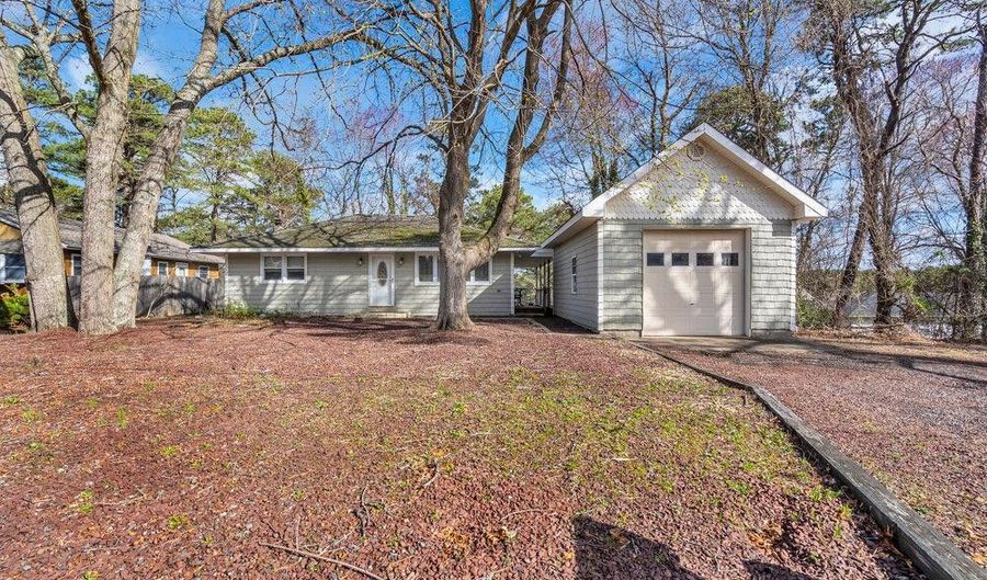 1517 Monmouth Ave, Toms River, NJ 08757 - 3 Beds, 2 Bath