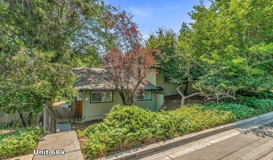 682 Chestnut St, Ashland, OR 97520 - 0 Beds, 0 Bath