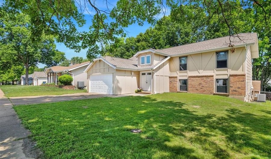 363 Windyoak Dr, Ballwin, MO 63021 - 4 Beds, 3 Bath