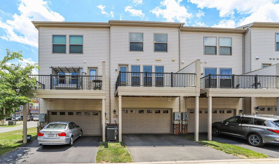 42274 HAMPTON WOODS Ter, Ashburn, VA 20148 - 3 Beds, 4 Bath
