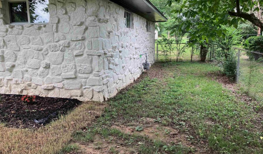 803 Upchurch St, Bald Knob, AR 72010 - 3 Beds, 2 Bath
