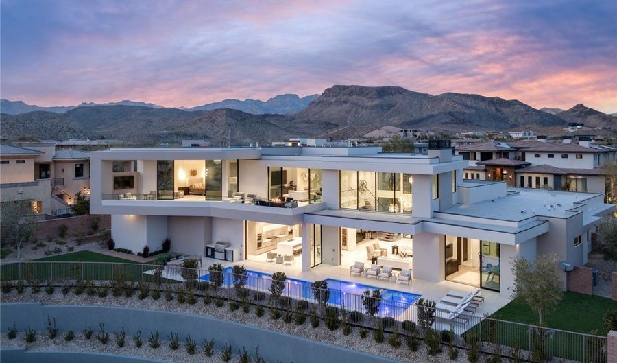 81 Hawk Ridge Dr, Las Vegas, NV 89135 - 4 Beds, 5 Bath