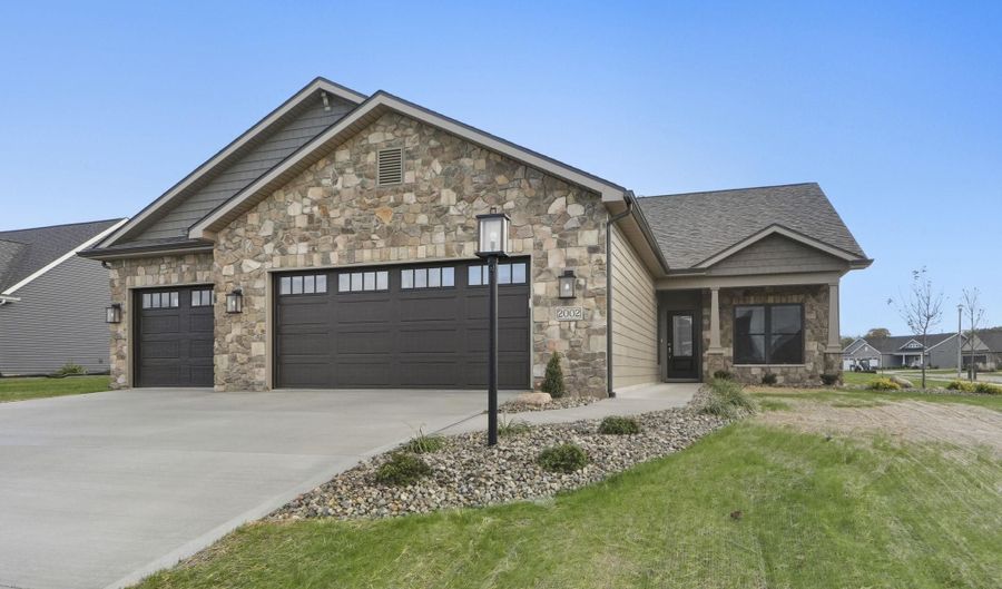 2002 Bogey Ct, Auburn, IN 46706 - 3 Beds, 2 Bath