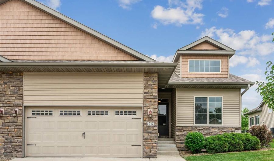 1217 Copper Mountain Dr, North Liberty, IA 52317 - 4 Beds, 3 Bath