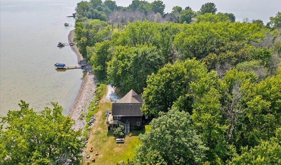 1299 Windmill Pt, Alburgh, VT 05440 - 4 Beds, 3 Bath