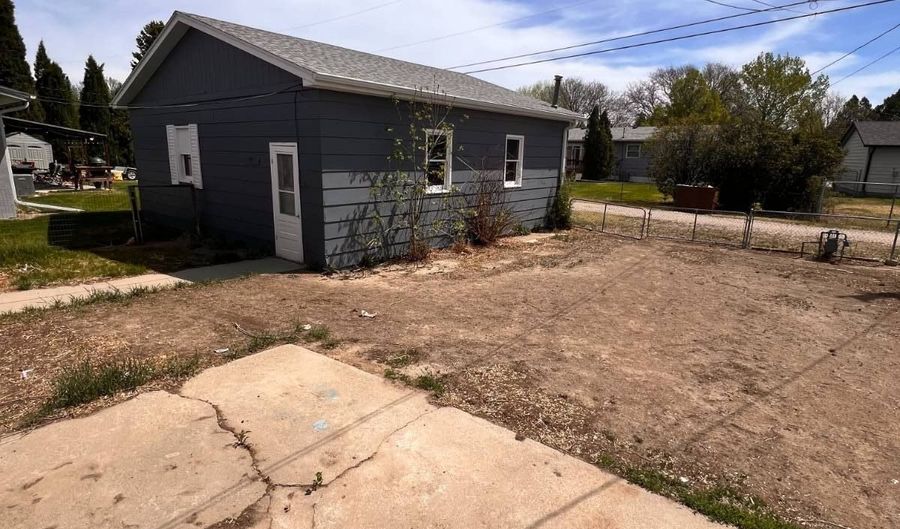 1027 Sheridan Ave, Alliance, NE 69301 - 3 Beds, 1 Bath