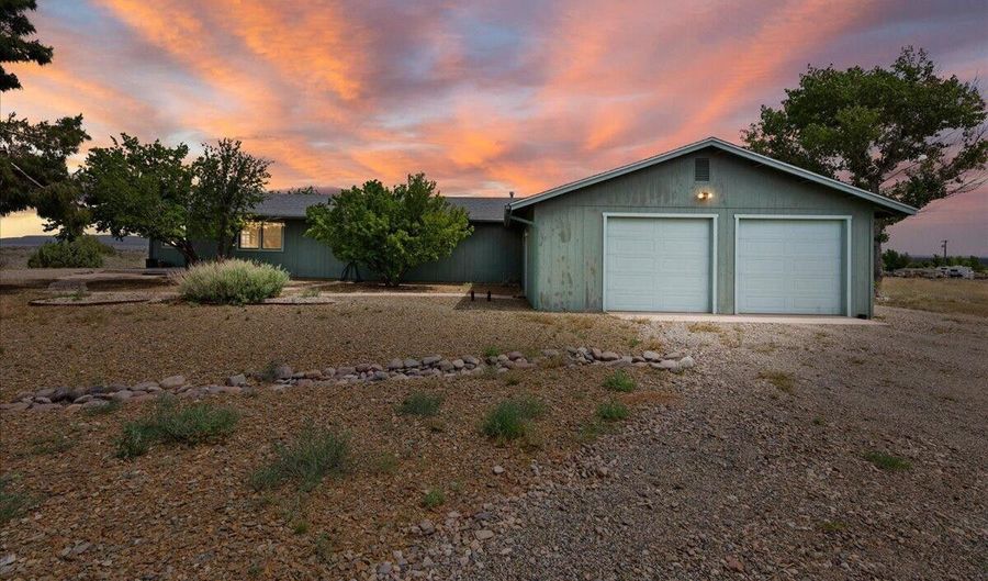 1060 N Grandview, Paulden, AZ 86334 - 3 Beds, 3 Bath