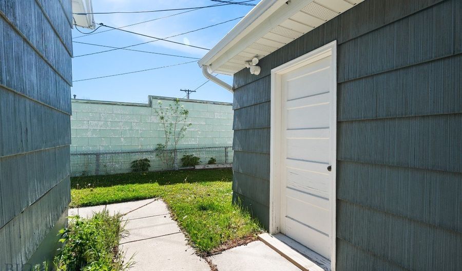 209 Spruce St, Anaconda, MT 59711 - 3 Beds, 2 Bath