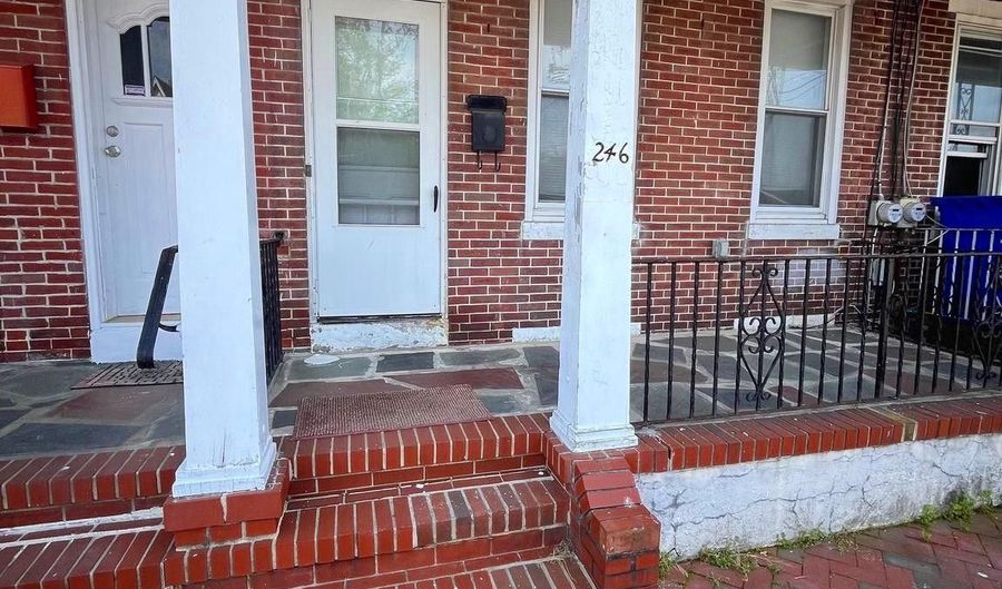 246 W BROAD St, Burlington, NJ 08016 - 3 Beds, 2 Bath