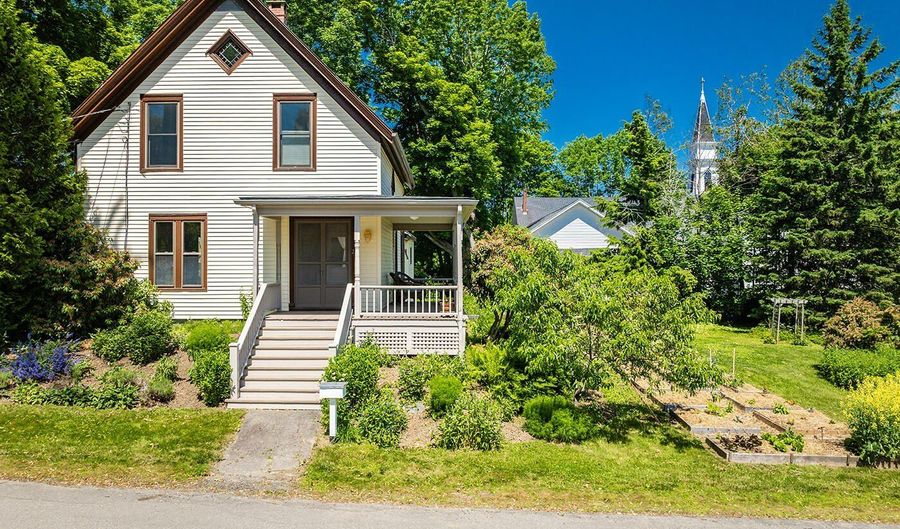 21 Elm St, Belfast, ME 04915 - 3 Beds, 2 Bath