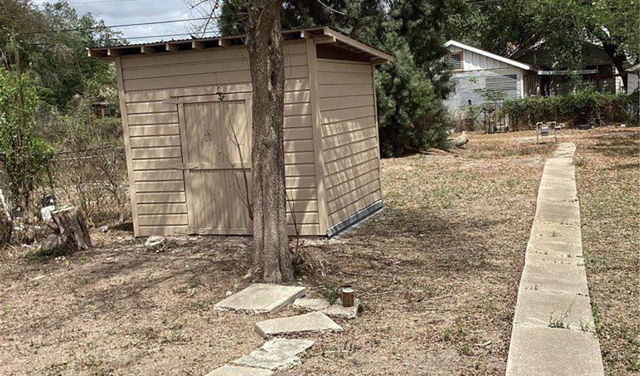 1021 E 2nd St, Alice, TX 78332 - 2 Beds, 1 Bath
