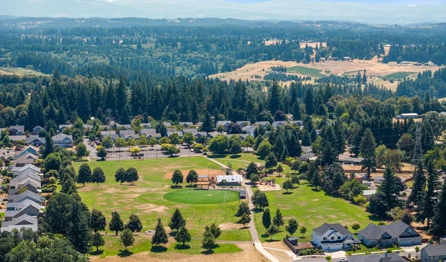 19157 GENTRY HIGHLANDS Ln, Oregon City, OR 97045 - 4 Beds, 3 Bath