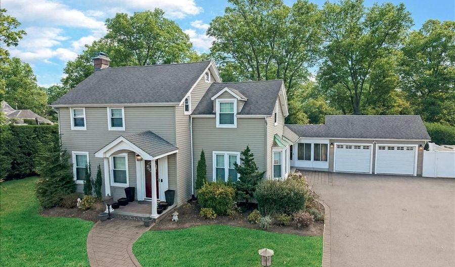 143 Oak St, Amityville, NY 11701 - 5 Beds, 4 Bath