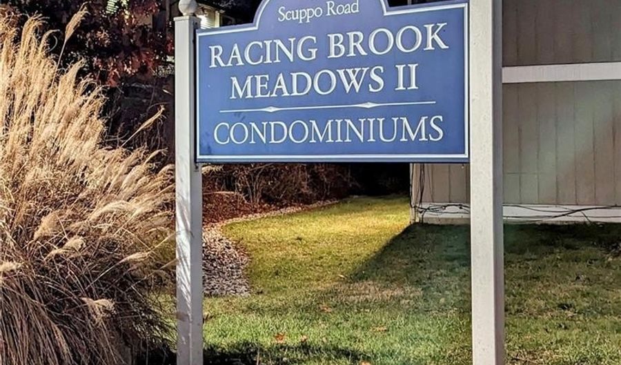 10 Scuppo Rd B10, Danbury, CT 06811 - 2 Beds, 2 Bath