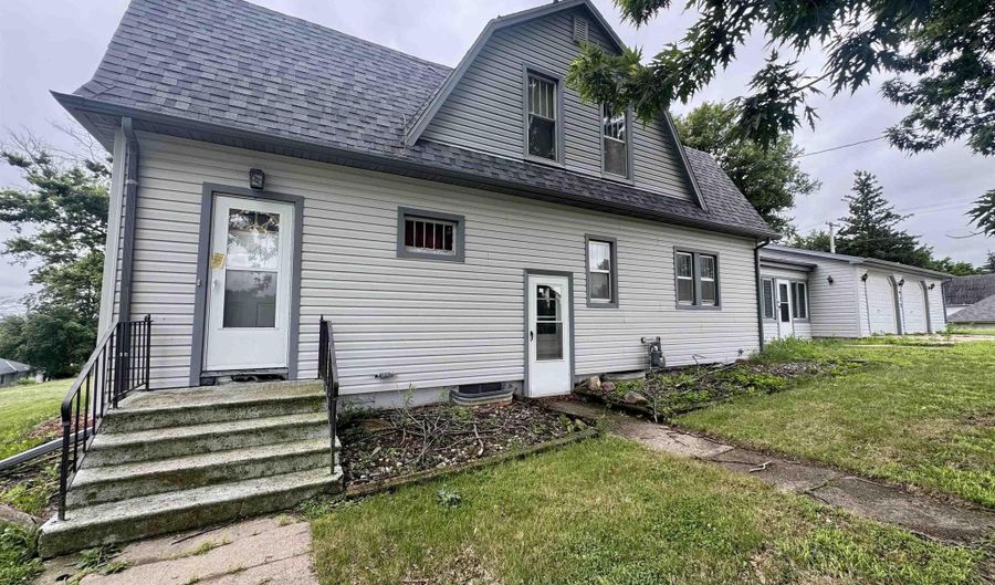 412 Elm St, Anita, IA 50020 - 3 Beds, 2 Bath