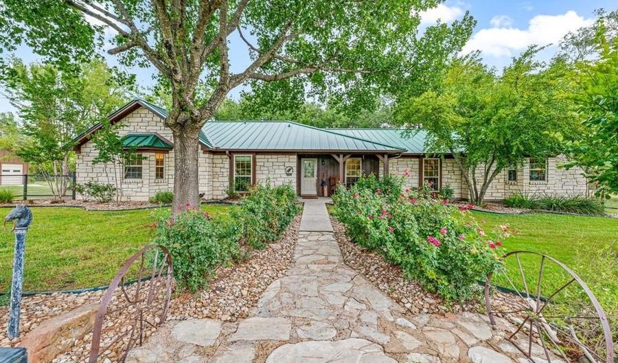 2707 County Road 247, Hico, TX 76457 - 4 Beds, 3 Bath