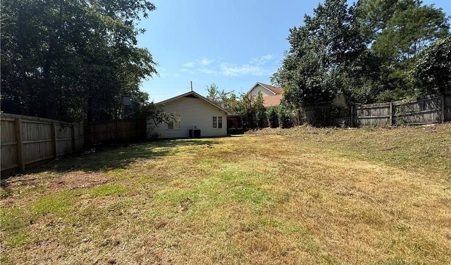 1010 DEKALB St, Auburn, AL 36830 - 2 Beds, 2 Bath