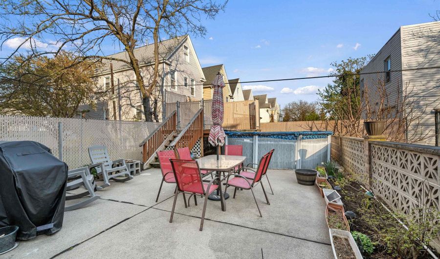 666 KENNEDY Blvd, Bayonne, NJ 07002 - 5 Beds, 4 Bath