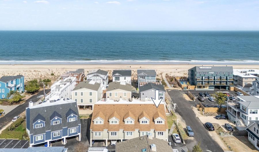13 CLAYTON St 5, Dewey Beach, DE 19971 - 4 Beds, 4 Bath