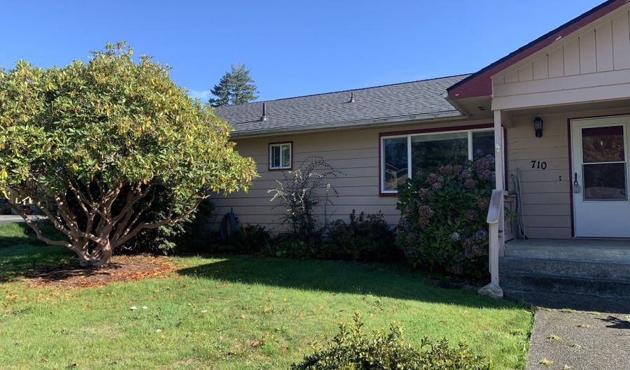 710 4TH St, Brookings, OR 97415 - 3 Beds, 2 Bath