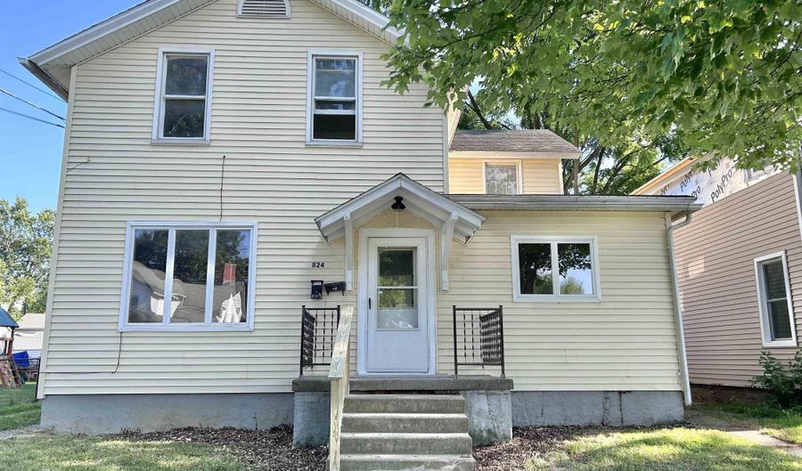 824 E Maumee, Adrian, MI 49221 - 3 Beds, 2 Bath