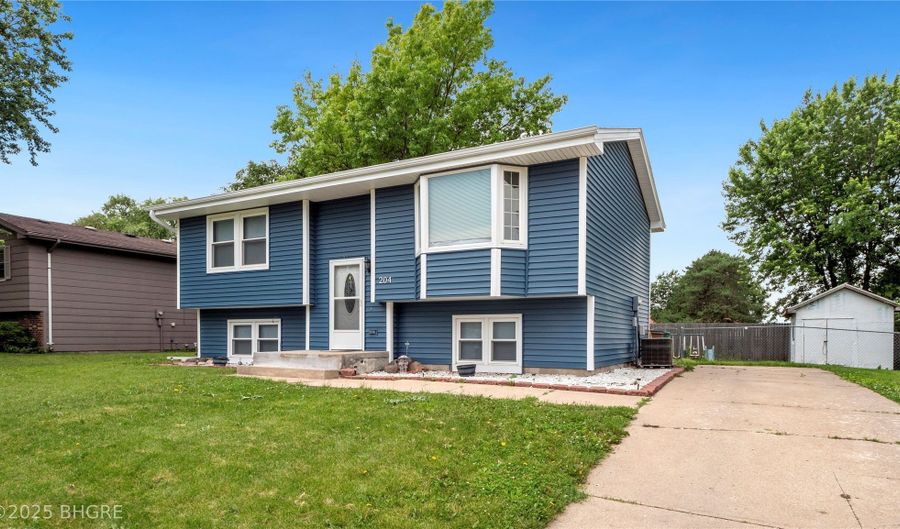 204 25th Ave SW, Altoona, IA 50009 - 4 Beds, 2 Bath