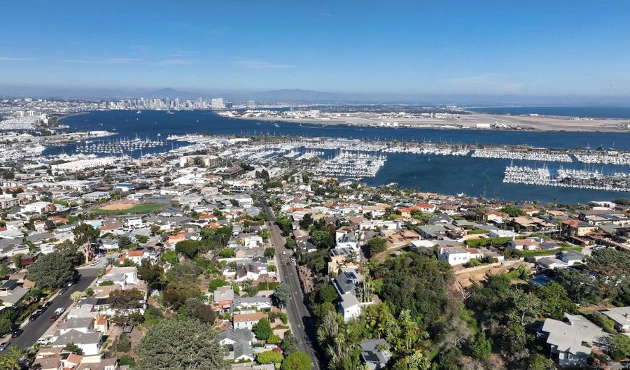 3434 Talbot St, San Diego, CA 92106 - 3 Beds, 2 Bath
