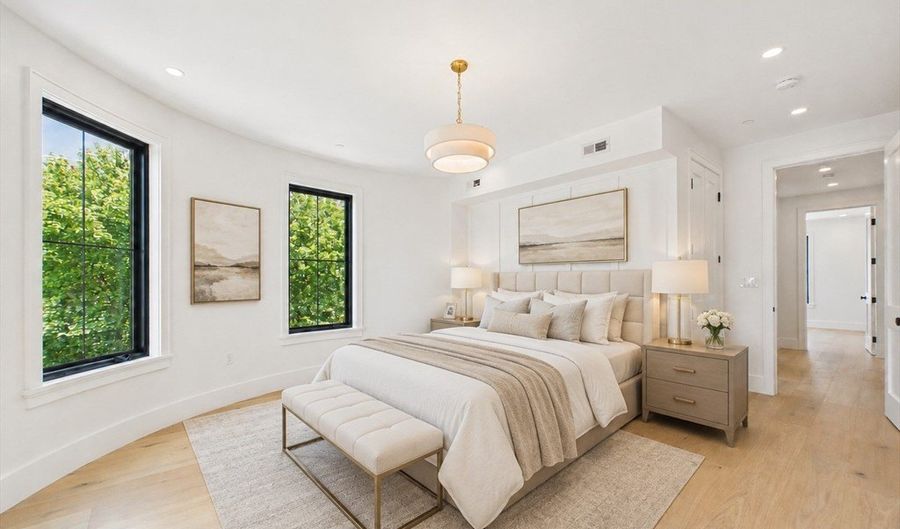 1674 Columbia, Boston, MA 02127 - 5 Beds, 4 Bath