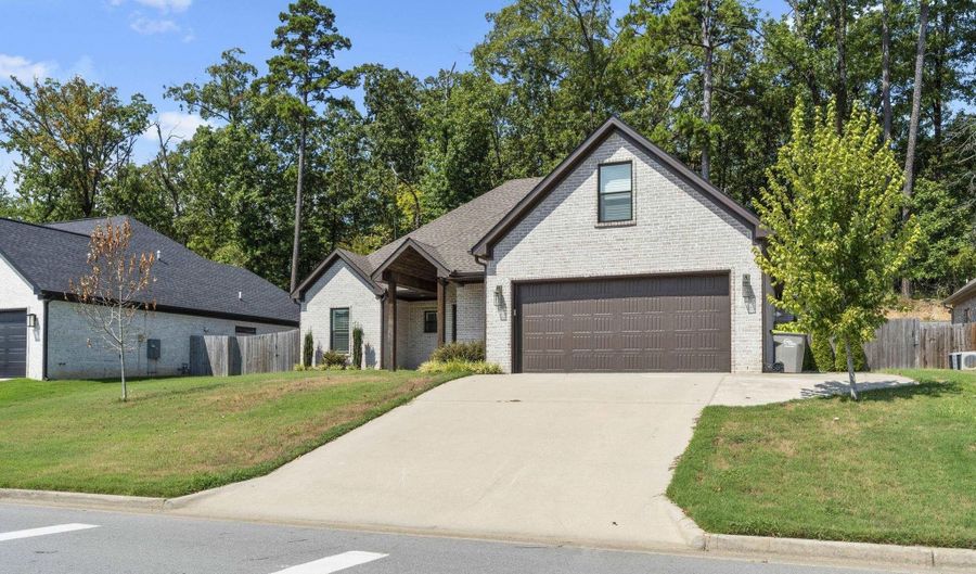 7901 S Shoreline Blvd, Benton, AR 72019 - 4 Beds, 3 Bath