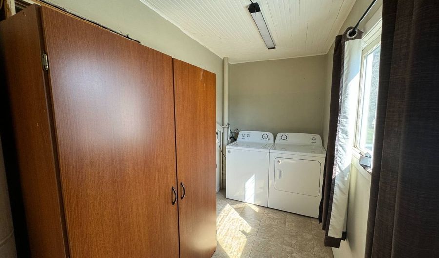 806 7th Ave, Britton, SD 57430 - 3 Beds, 1 Bath