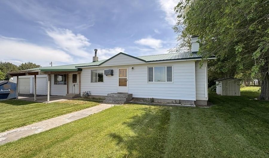 9 E Rich Ln, Blackfoot, ID 83221 - 3 Beds, 2 Bath