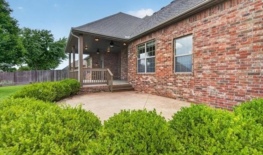 5619 Nottingham Pl, Bartlesville, OK 74006 - 5 Beds, 4 Bath