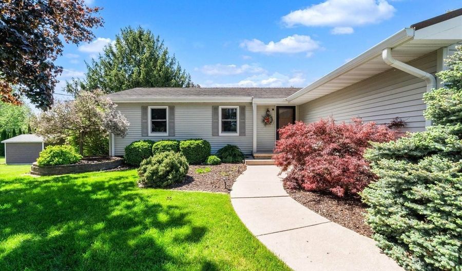 532 Oak St, Andover, IL 61233 - 3 Beds, 2 Bath