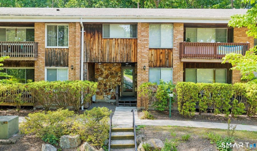 200 Woodmont Ave 126, Bridgeport, CT 06606 - 2 Beds, 2 Bath