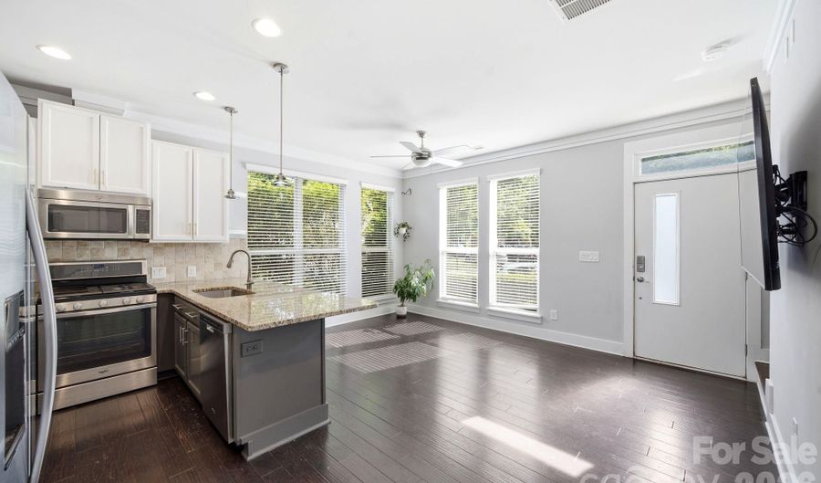 923 Warren Burgess Ln, Charlotte, NC 28205 - 2 Beds, 3 Bath