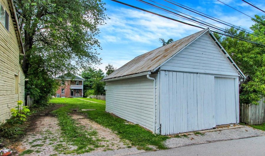 13 E KING St, Abbottstown, PA 17301 - 3 Beds, 2 Bath