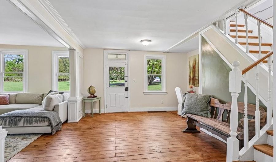 8893 LONGSWAMP Rd, Alburtis, PA 18011 - 3 Beds, 1 Bath