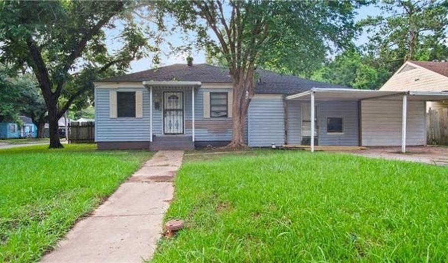 2454 ALMA St, Alexandria, LA 71301 - 5 Beds, 2 Bath