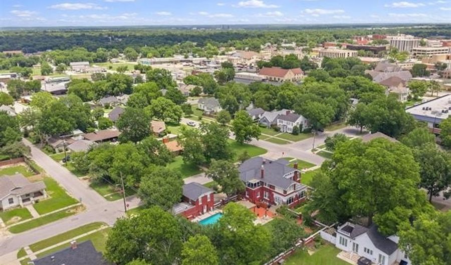125 G St SW, Ardmore, OK 73401 - 4 Beds, 5 Bath