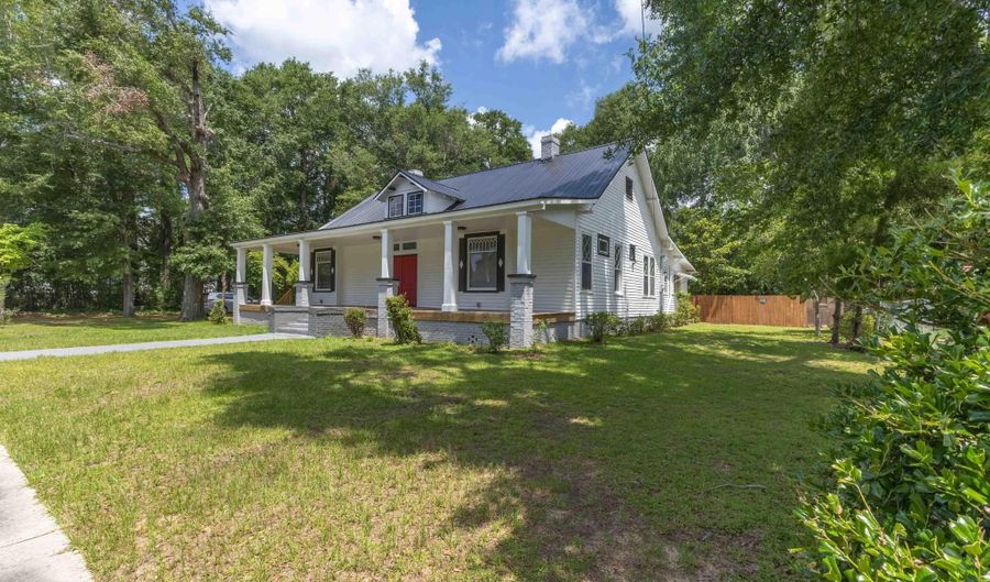 371 Pascallas St, Blackville, SC 29817 - 4 Beds, 2 Bath