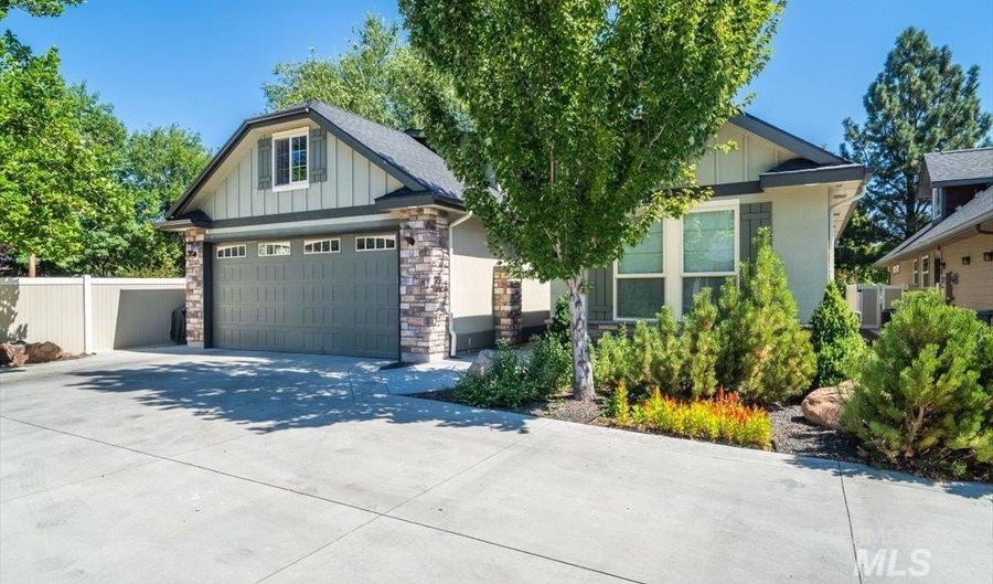 3308 N Acre Ln, Boise, ID 83704 - 3 Beds, 3 Bath