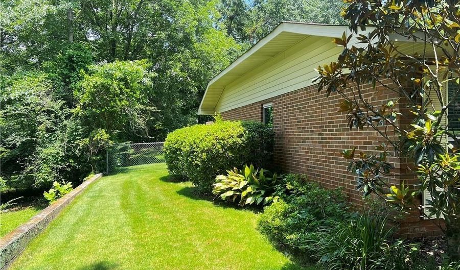 1128 OVERWOOD Pl, Auburn, AL 36830 - 4 Beds, 2 Bath