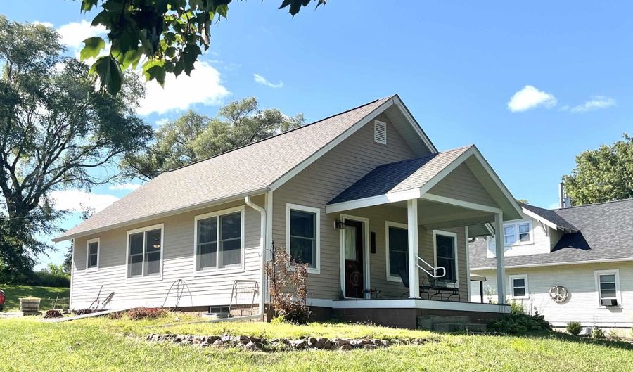 1603 Olive St, Atlantic, IA 50022 - 2 Beds, 2 Bath