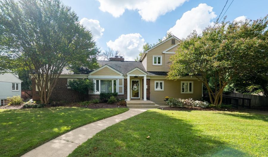 4614 ROXBURY Dr, Bethesda, MD 20814 - 1 Beds, 2 Bath
