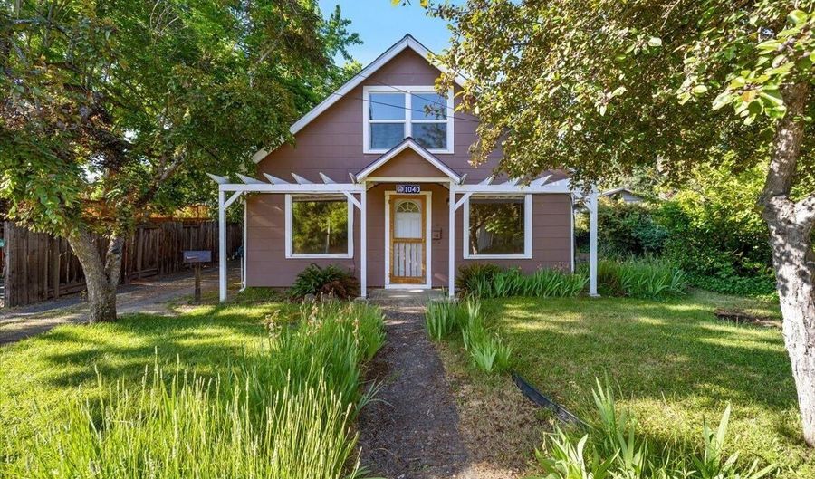 1040 E Main St, Ashland, OR 97520 - 3 Beds, 2 Bath