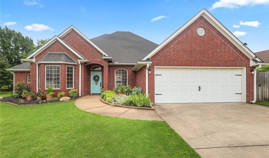 828 Sunset Ct, Ardmore, OK 73401 - 4 Beds, 3 Bath