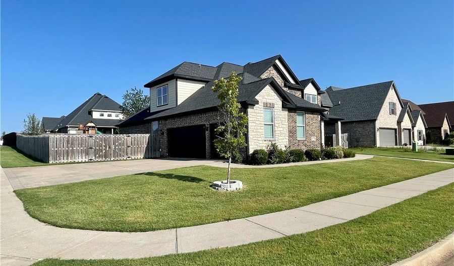 4407 SW Barton St, Bentonville, AR 72713 - 4 Beds, 4 Bath