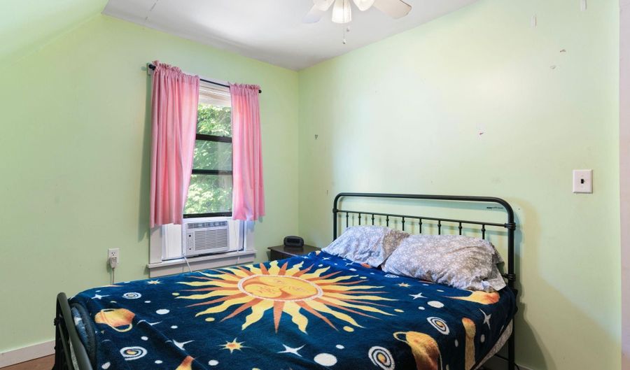 455 S Main St, Brattleboro, VT 05301 - 3 Beds, 1 Bath