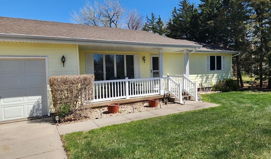129 Campbell Ave, Doniphan, NE 68832 - 2 Beds, 3 Bath