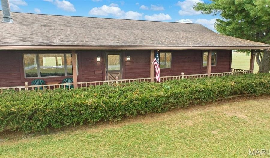 11938 Davis Rd, Alhambra, IL 62001 - 3 Beds, 2 Bath